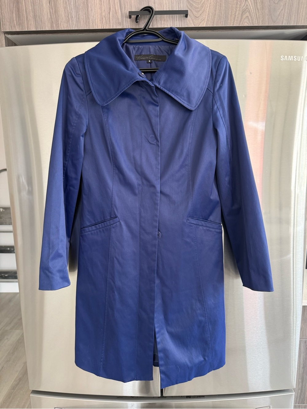 💙 Kenneth Cole Reaction Blue Trench Coat 💙
Size Small